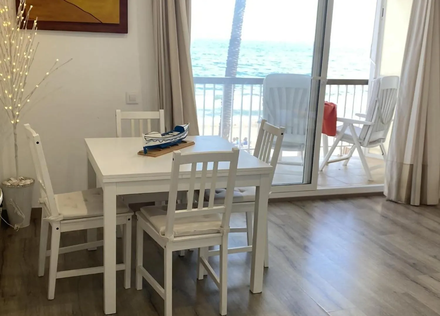 El Velero Una Terraza Al Mar Calafell 0*,  Spanien