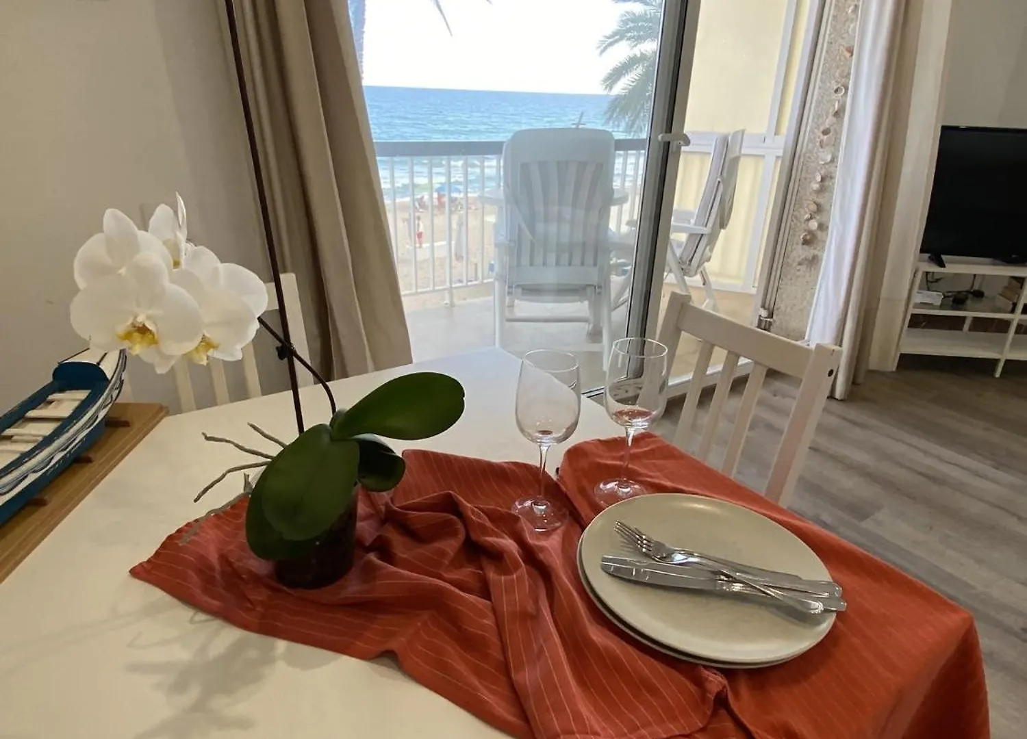 El Velero Una Terraza Al Mar Calafell