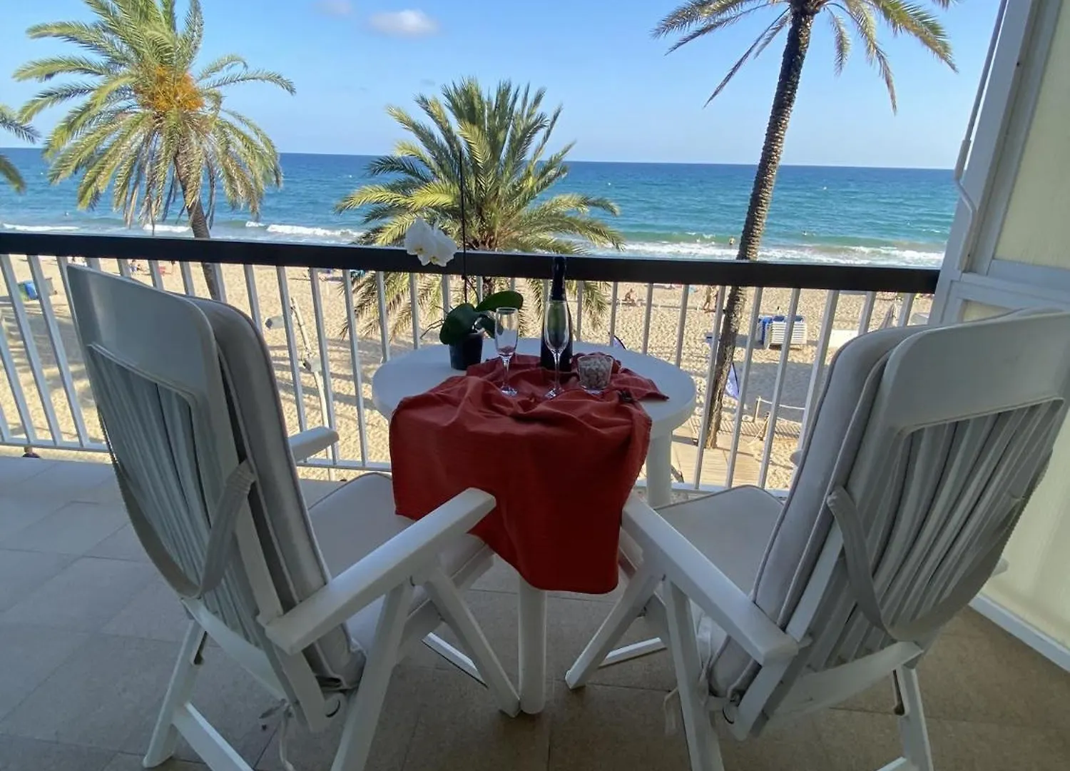 El Velero Una Terraza Al Mar Calafell Lejlighed