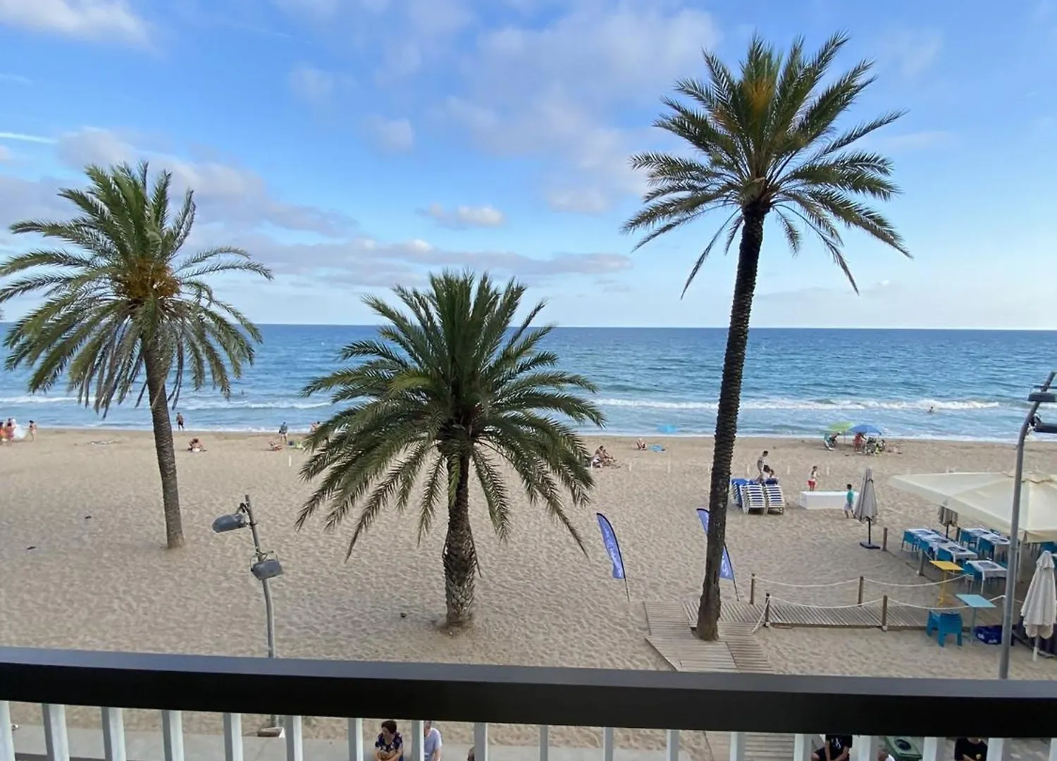 El Velero Una Terraza Al Mar Calafell